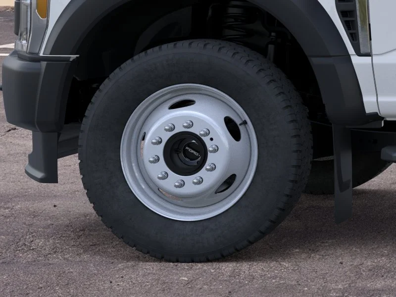 New 2025 Oxford White Ford F-550® XL image 36