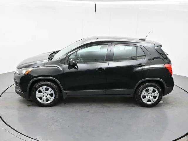 Used 2017 MOSAIC BLACK METALLIC Chevrolet LS image 31