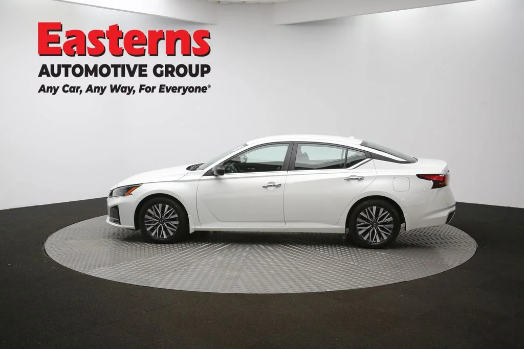 Used 2024 White Nissan 2.5 SV image 59