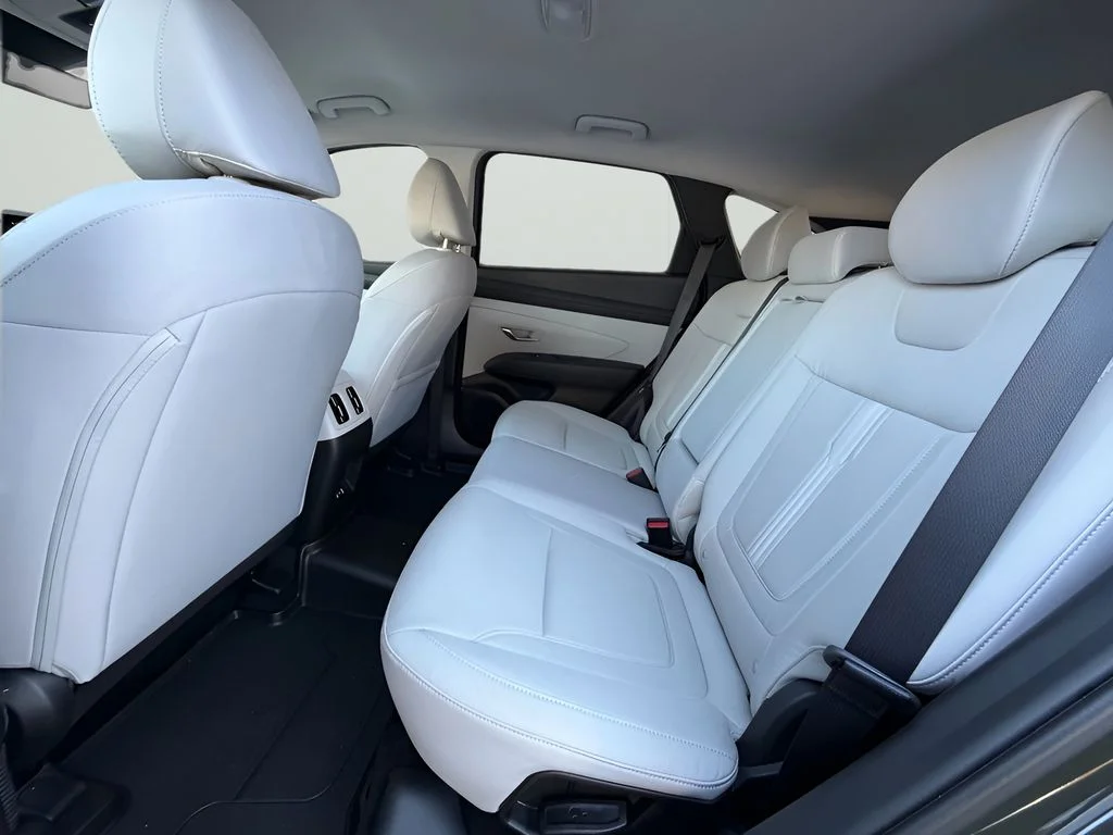 Used 2025 Rockwood Green Hyundai SEL image 18
