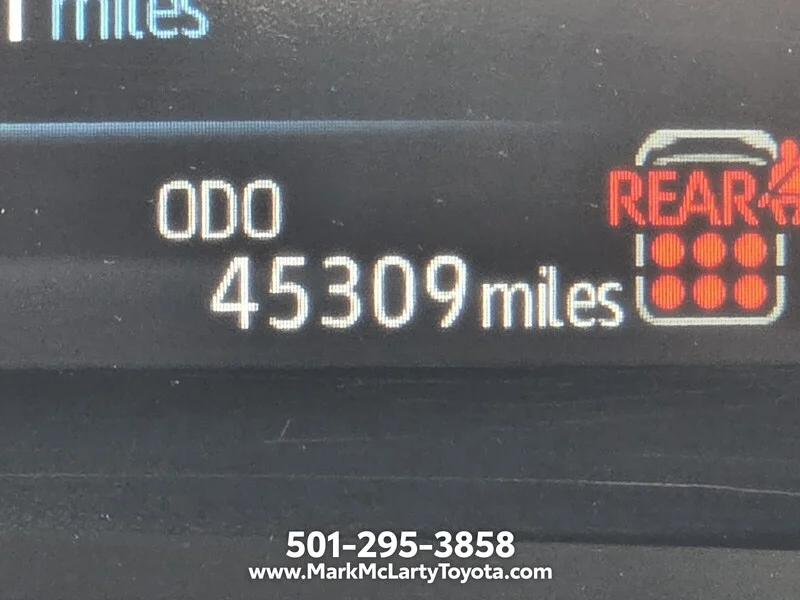 Used 2025 Ice TOYOTA LE FWD 8-PASSENGER image 23