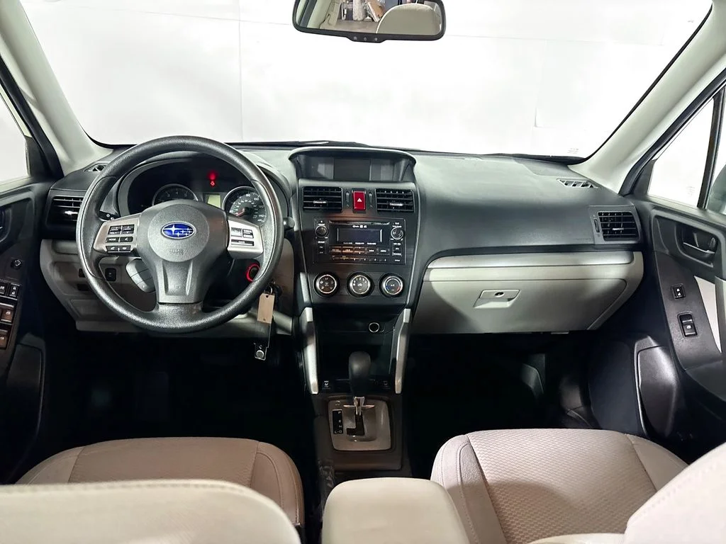 Used 2014 White Subaru 2.5i Premium image 12