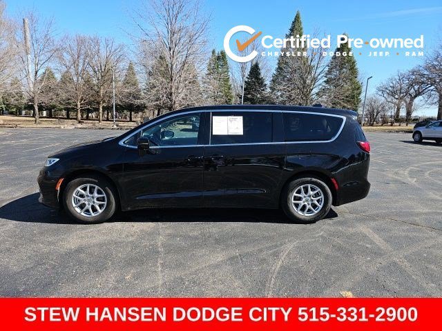 2024 Chrysler Pacifica Touring L's photo
