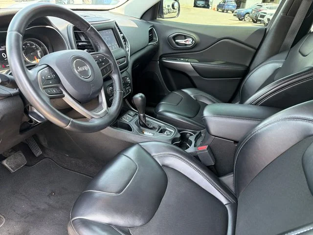 Used 2019 Black Jeep Latitude Plus image 18