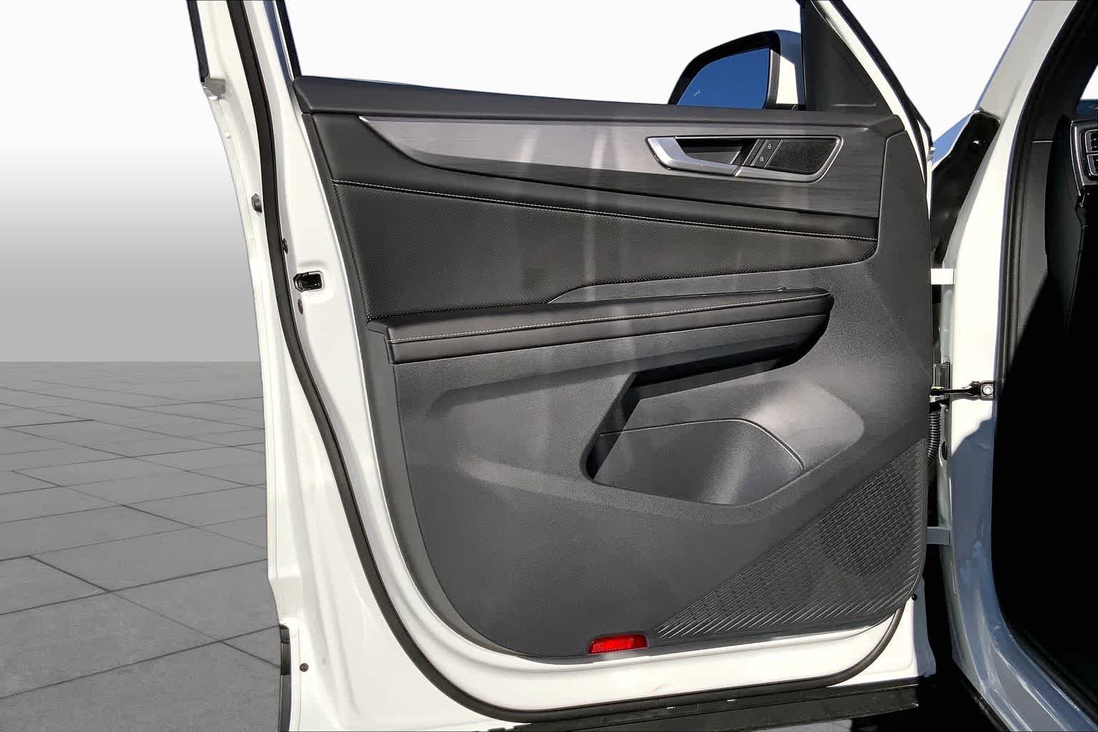 New 2026 Opal White Pearl Volkswagen 2.0T SE image 10