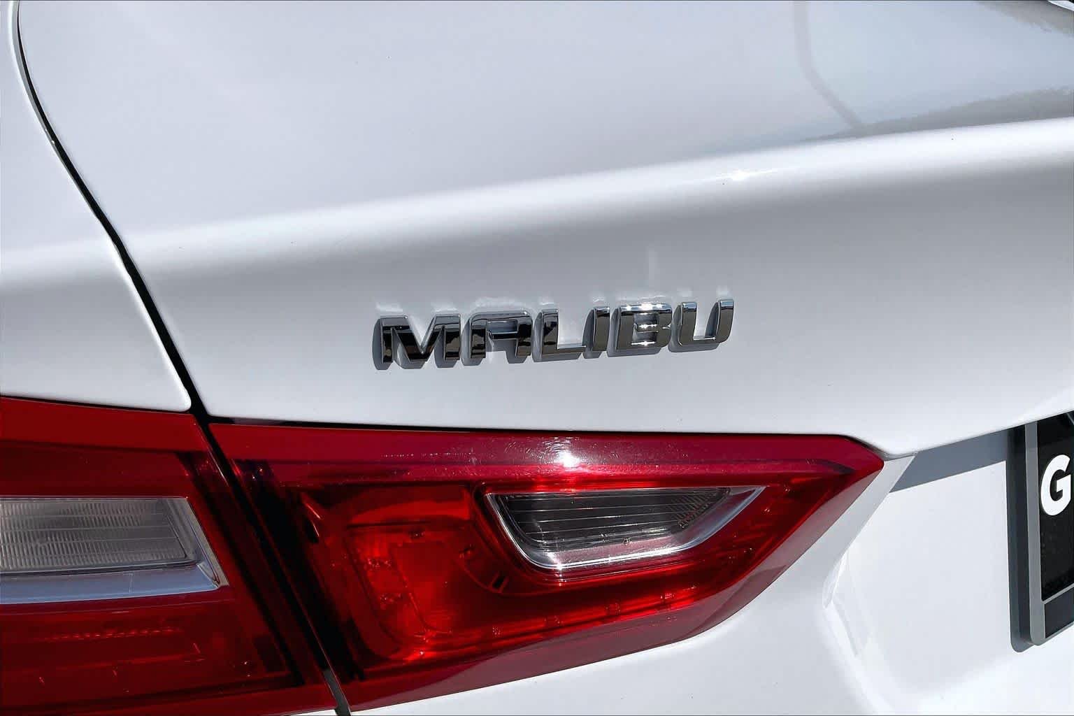 Used 2024 Summit White Chevrolet LT image 31