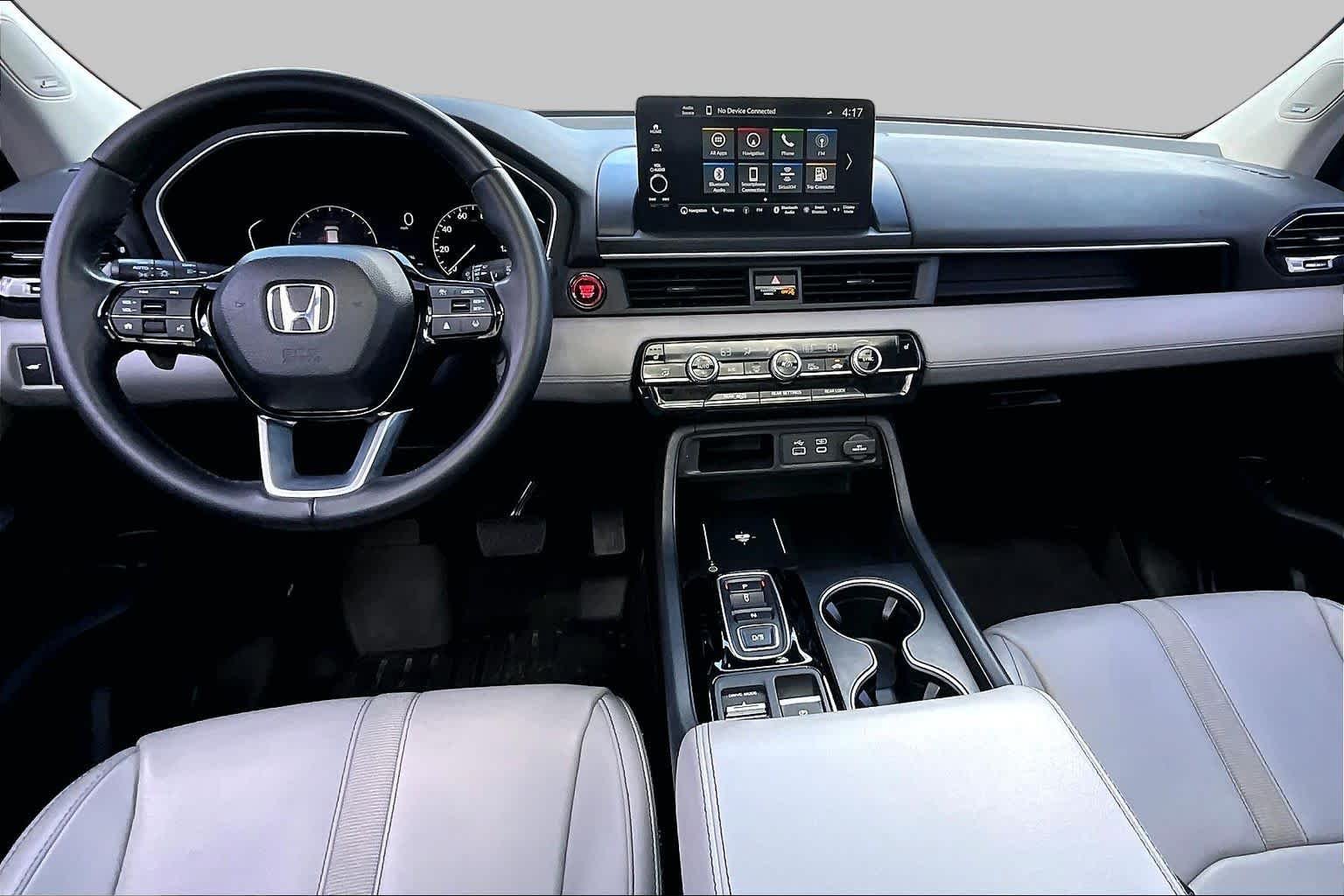 Used 2023 Platinum White Pearl Honda Touring image 16