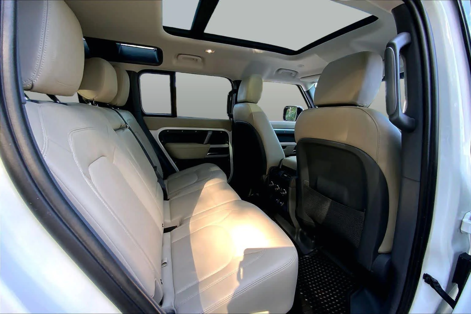 Used 2024 Fuji White Land Rover S image 18