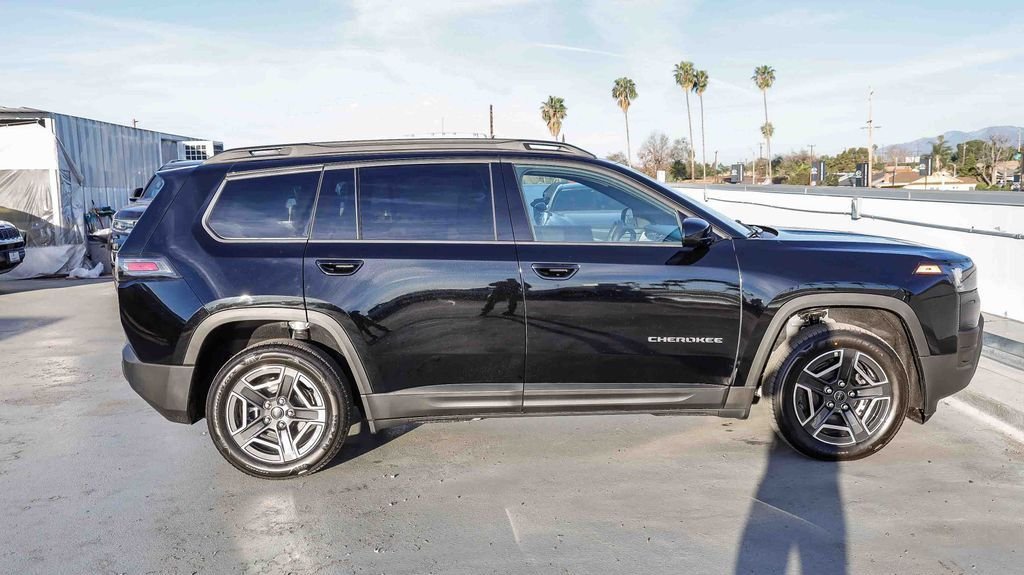 New 2026 Diamond Black Crystal Pearlcoat Jeep Laredo image 13