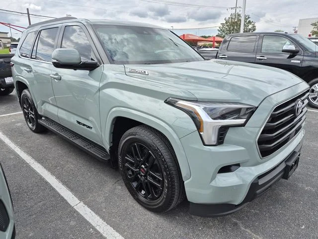 2025 Toyota Sequoia SR5 4WD i-FORCE MAX Hybrid's photo