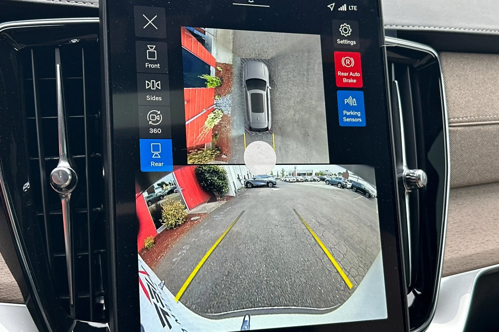 2026 Volvo XC90 Plus - Photo 18