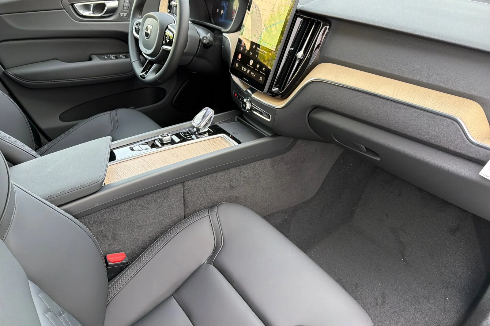 New 2026 CRYSTAL WHITE Volvo Plus image 11