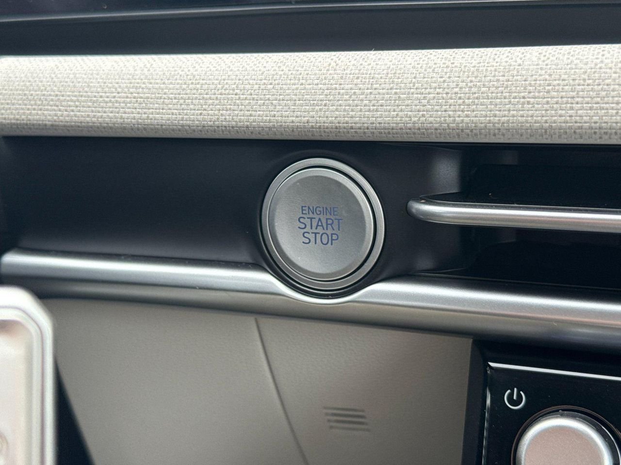New 2025 Silver Hyundai SEL image 21