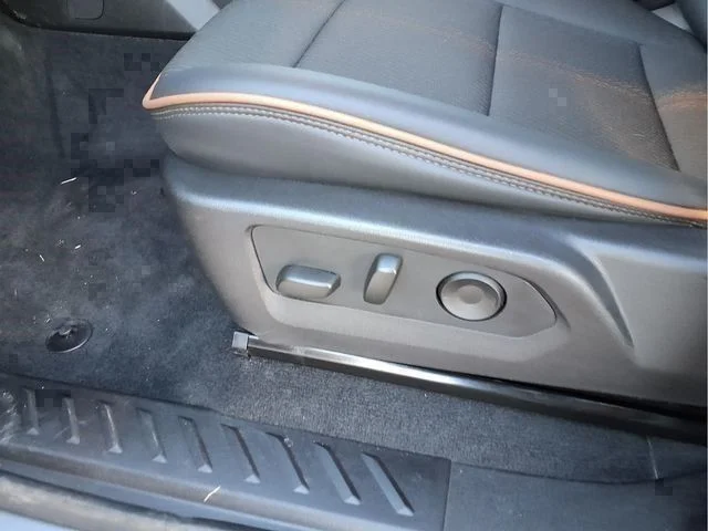 Used 2025 Silver GMC AT4 image 21