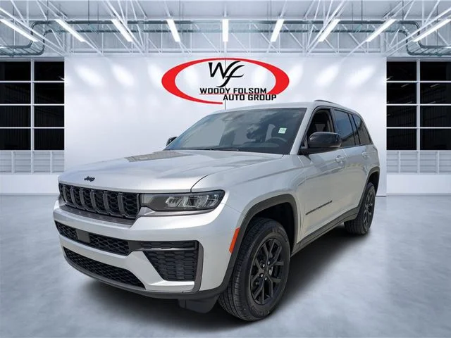 New 2026 Silver Zynith Exterior Paint Jeep Altitude image 7