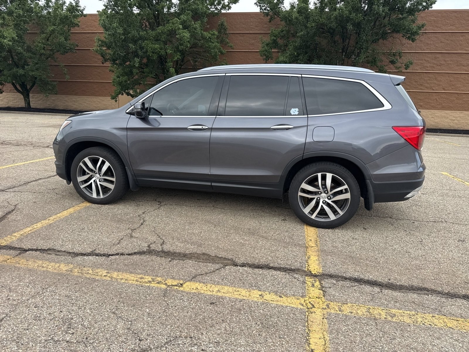 Used 2017 Modern Steel Metallic Honda Touring image 33