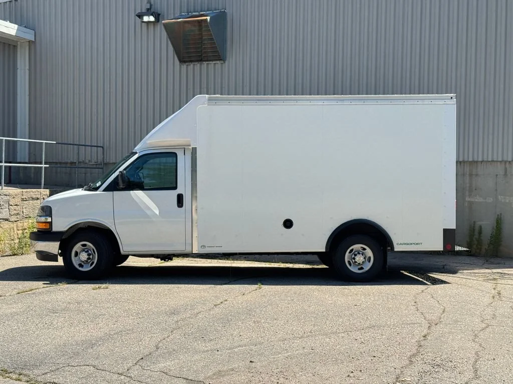 New 2026 Summit White Chevrolet 1WT image 5