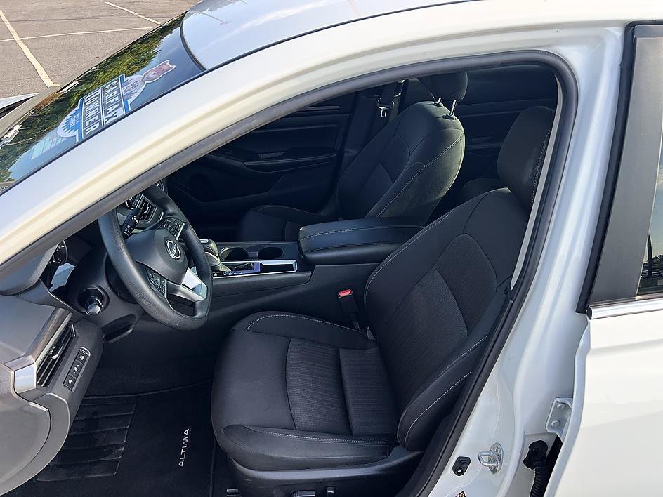 Used 2025 Glacier White Nissan SV image 13