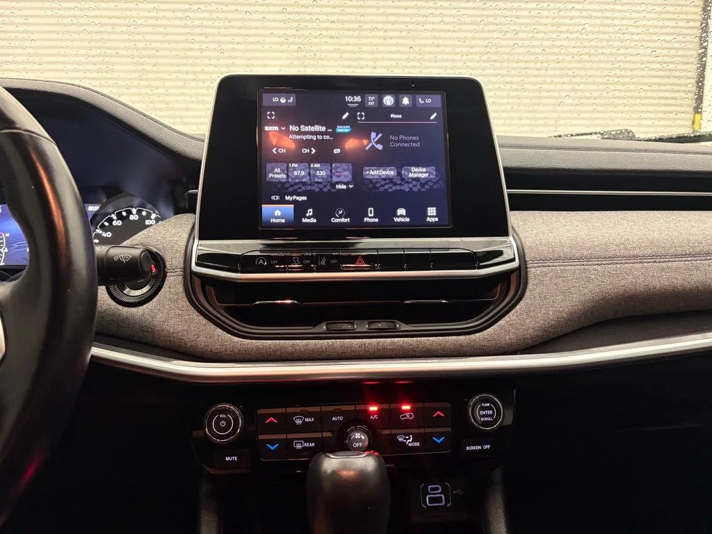 Used 2022 Gray Jeep Latitude image 6