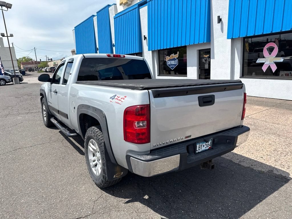 Used 2011 SHEER SILVER METALLIC Chevrolet LT image 12