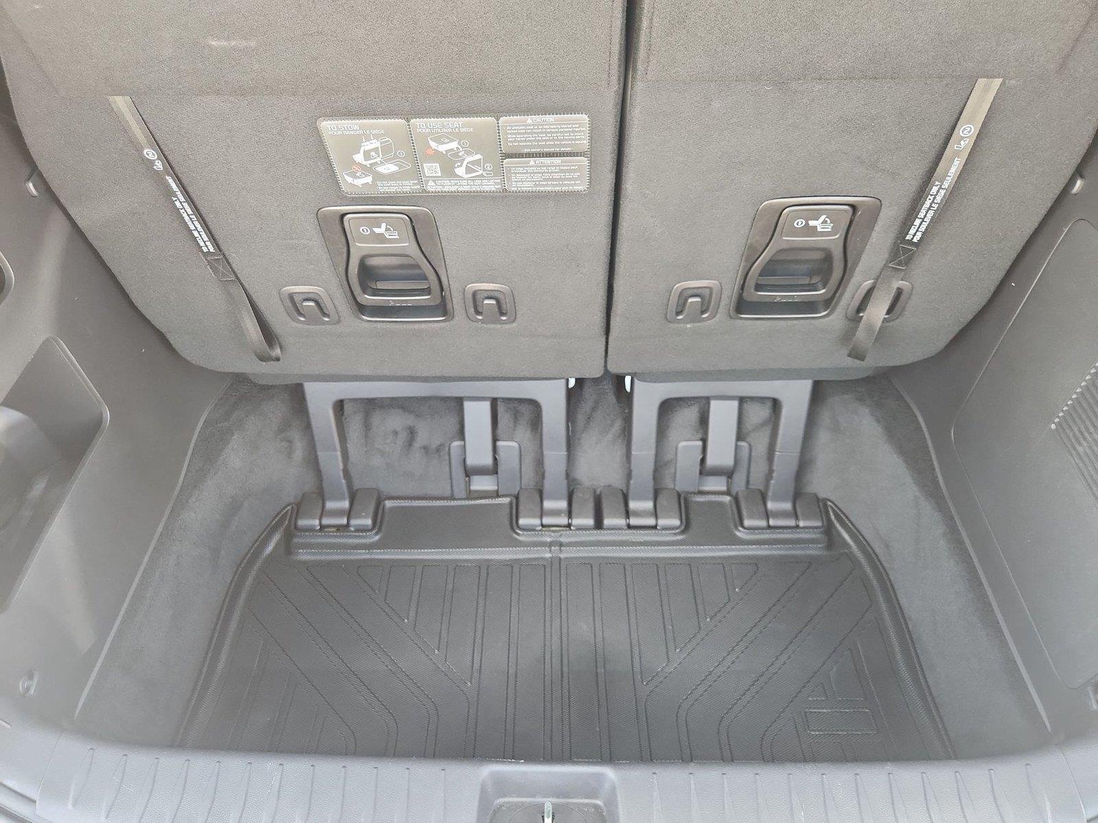 2025 Kia Carnival MPV photo 24 of 33