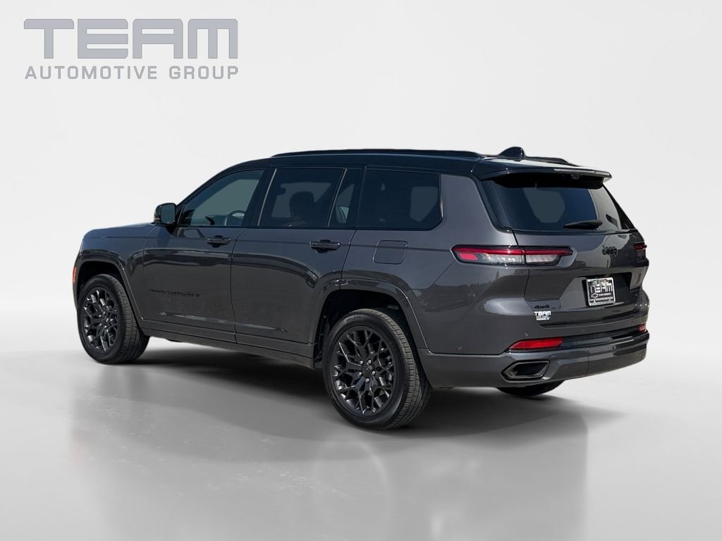 Used 2025 Gray Jeep Summit image 5