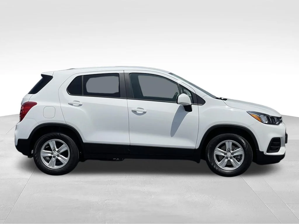 Used 2022 White Chevrolet LS image 4