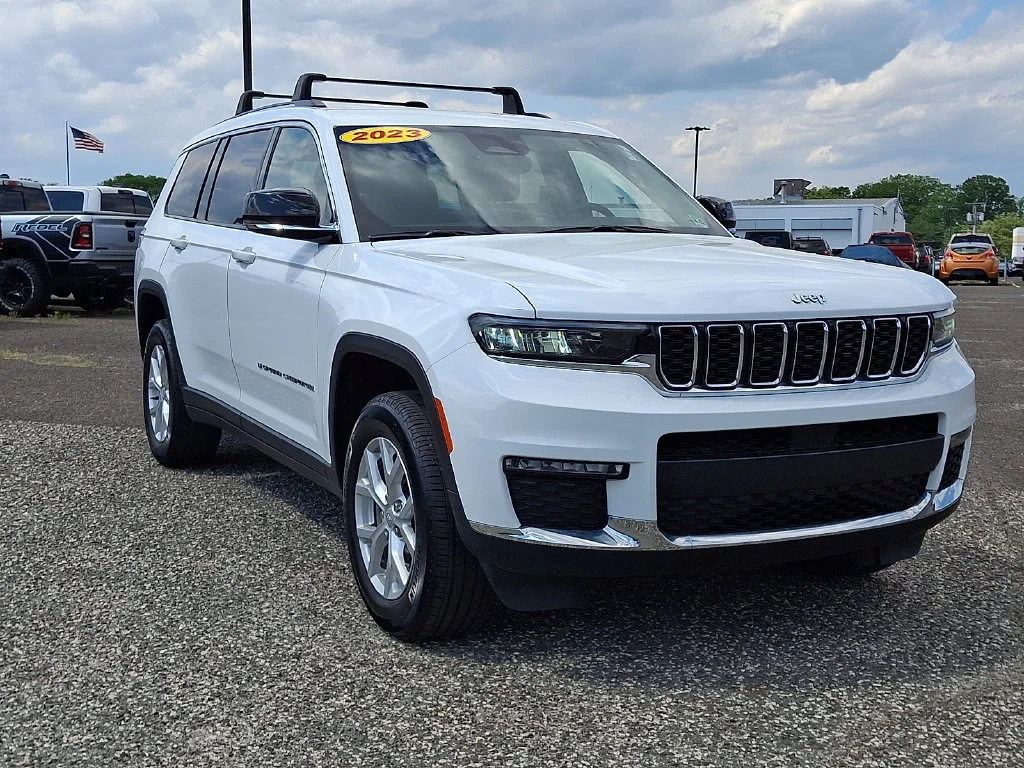Used 2023 Bright White Clearcoat Jeep Limited image 2