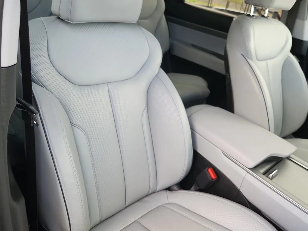 Used 2025 Silver Hyundai SEL image 15