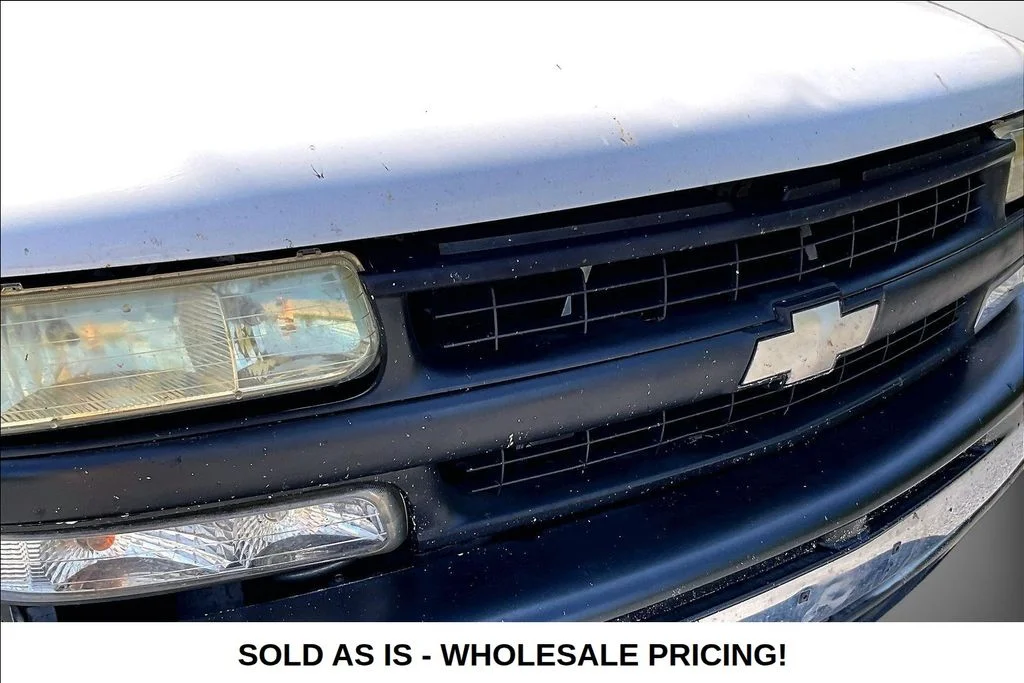 Used 2002 White Chevrolet Base image 28