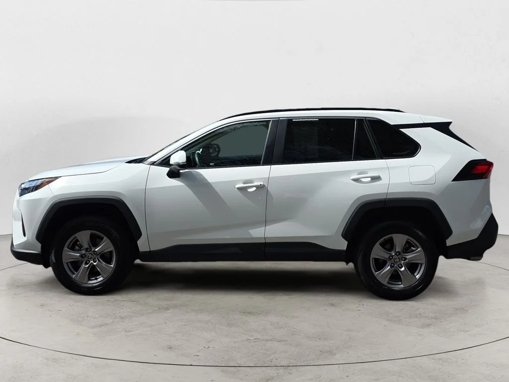 Used 2025 Ice Toyota XLE image 2