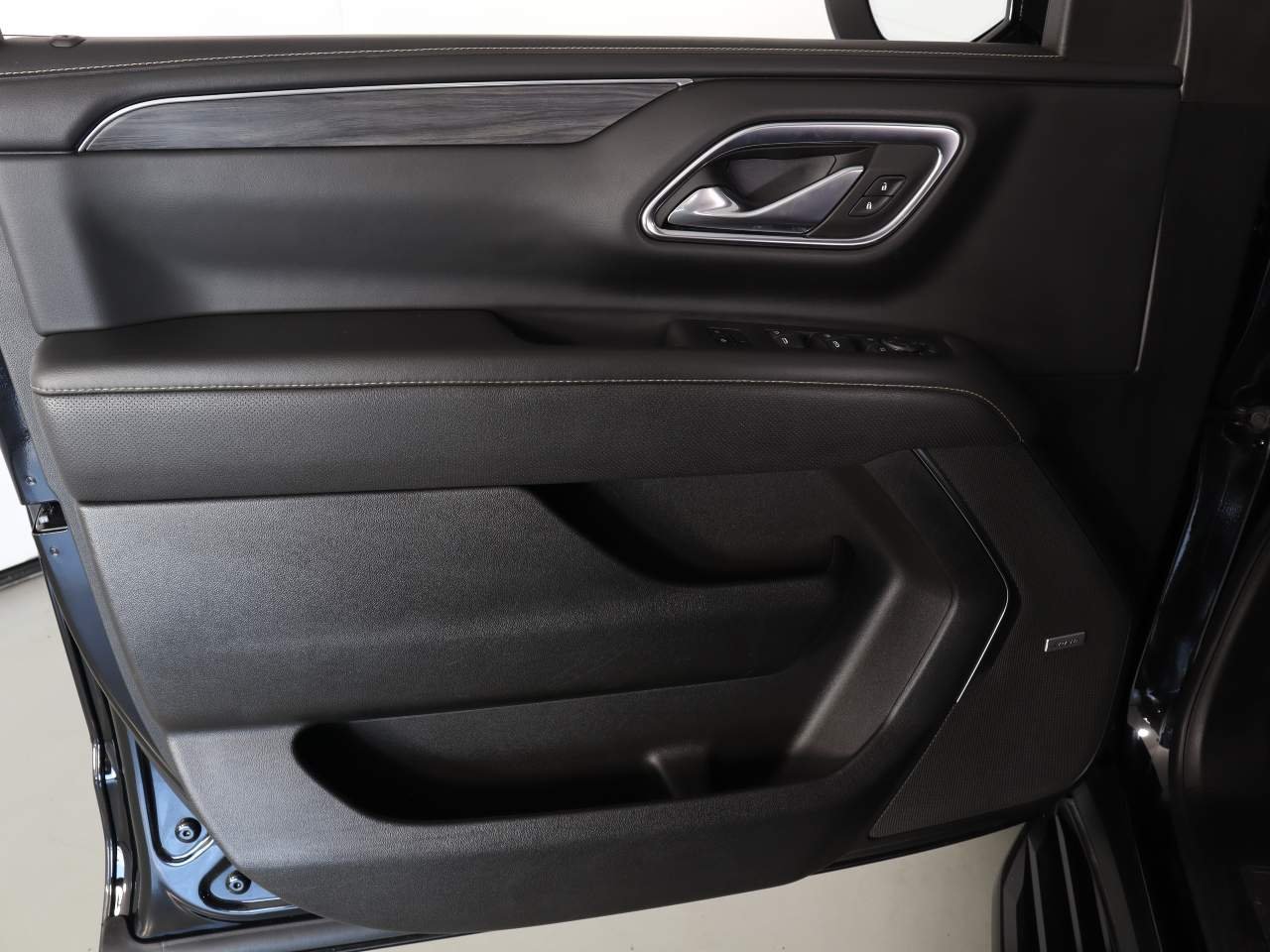 Used 2023 Onyx Black GMC SLT image 17