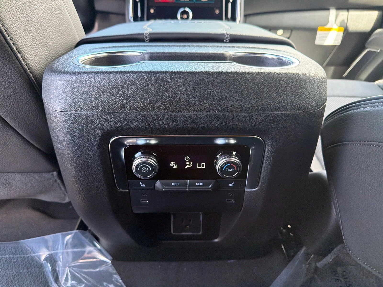 2026 GMC Yukon XL Denali - Photo 24