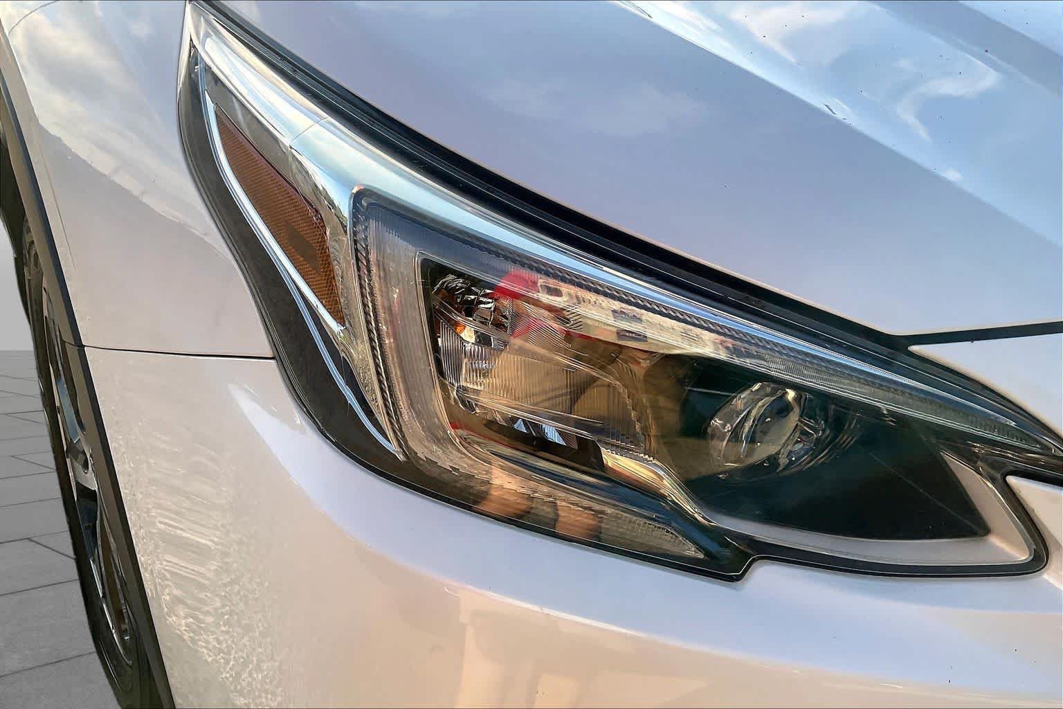 Used 2021 Crystal White Pearl Subaru Limited image 27