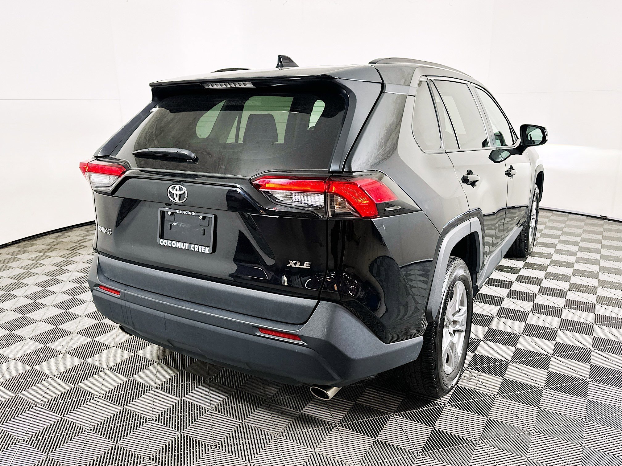 2024 Toyota RAV4 thumbnail 5