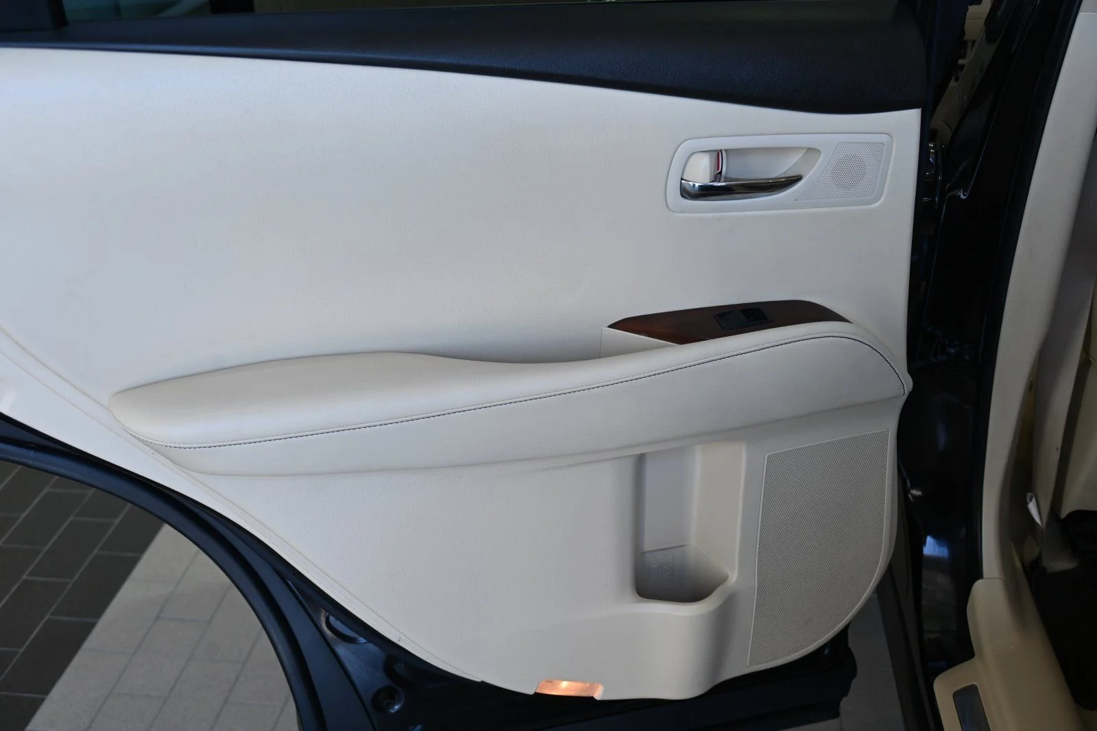 Used 2015 Black Lexus 350 image 16