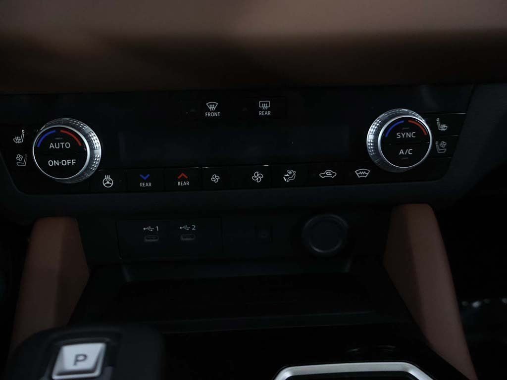 New 2026 White Mitsubishi SEL image 55