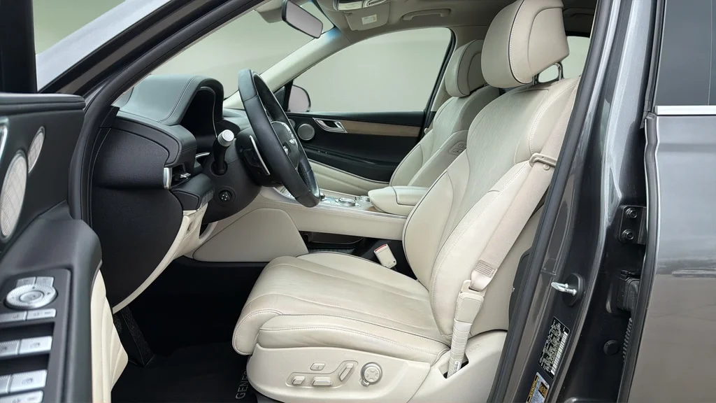 Used 2023 Himalayan Gray Genesis 2.5T image 18