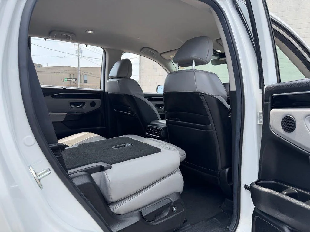 Used 2025 White Honda EX-L image 16