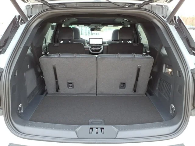 New 2026 Space White Metallic Ford ST-Line image 33