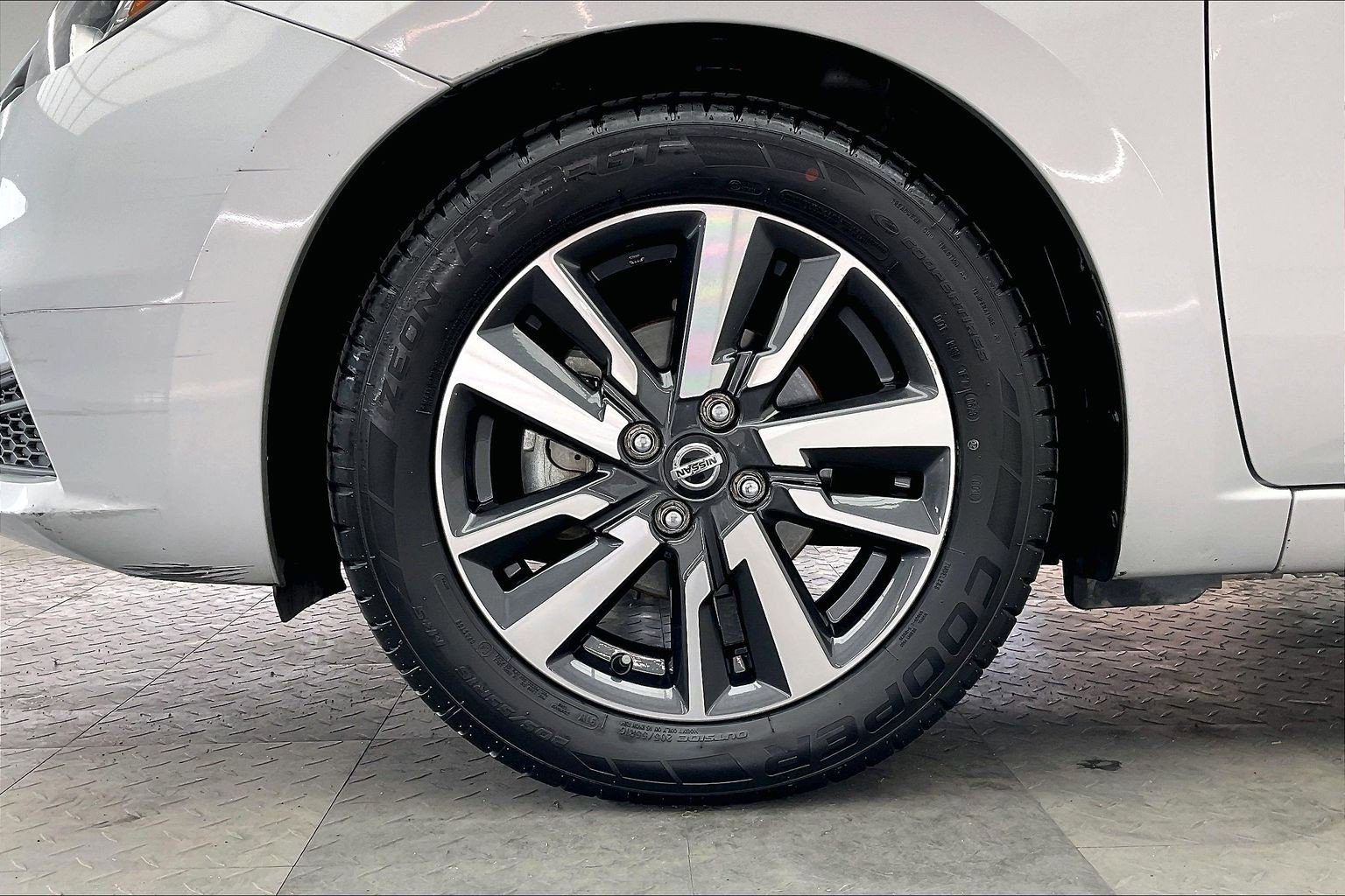 Used 2021 Brilliant Silver Metallic Nissan 1.6 SV image 8
