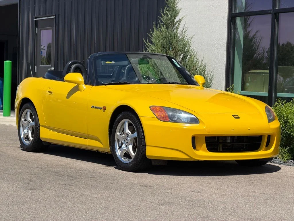 Used 2002 Yellow Honda Base image 4