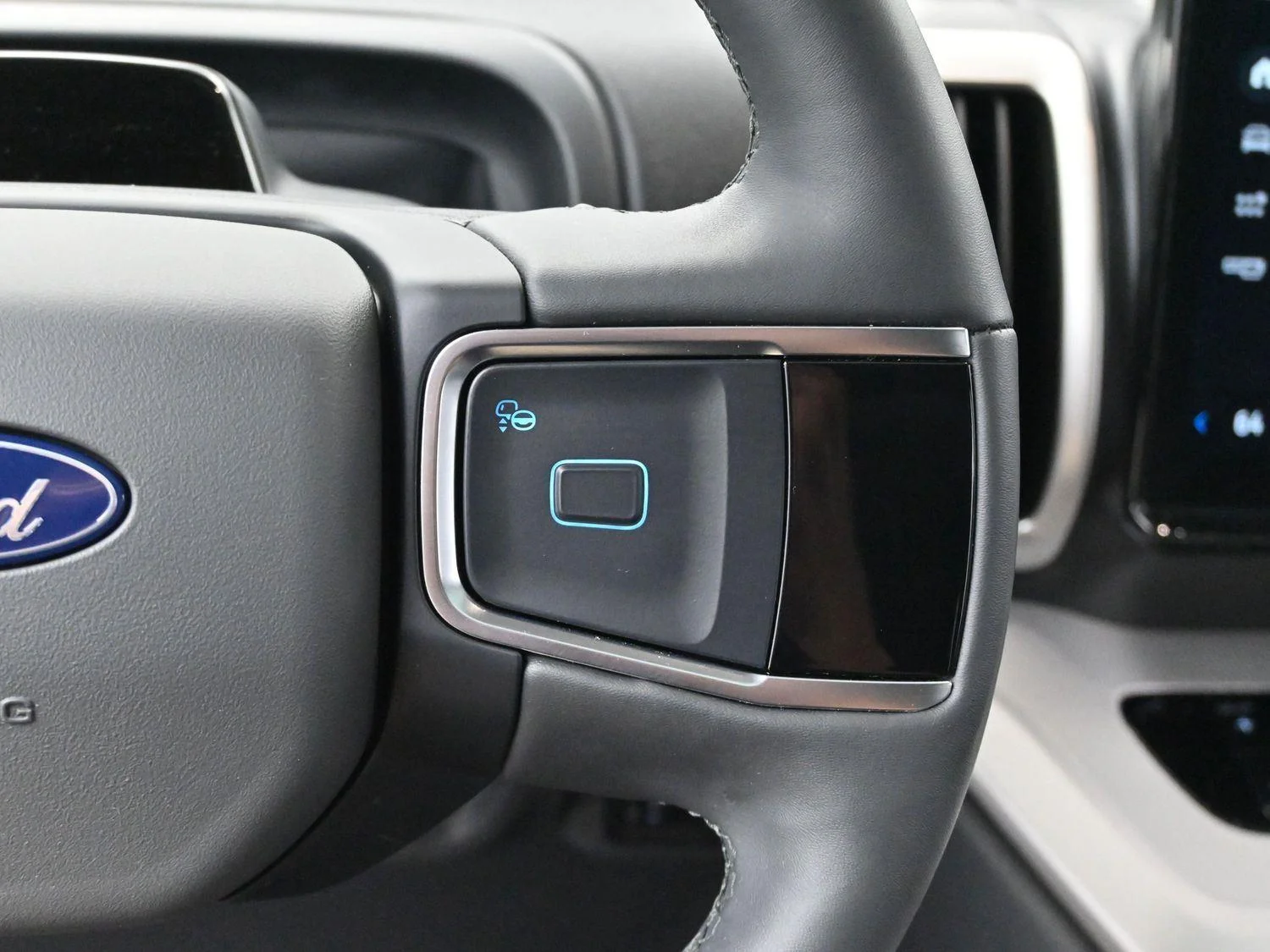 Used 2025 Space Silver Metallic Ford Active image 16