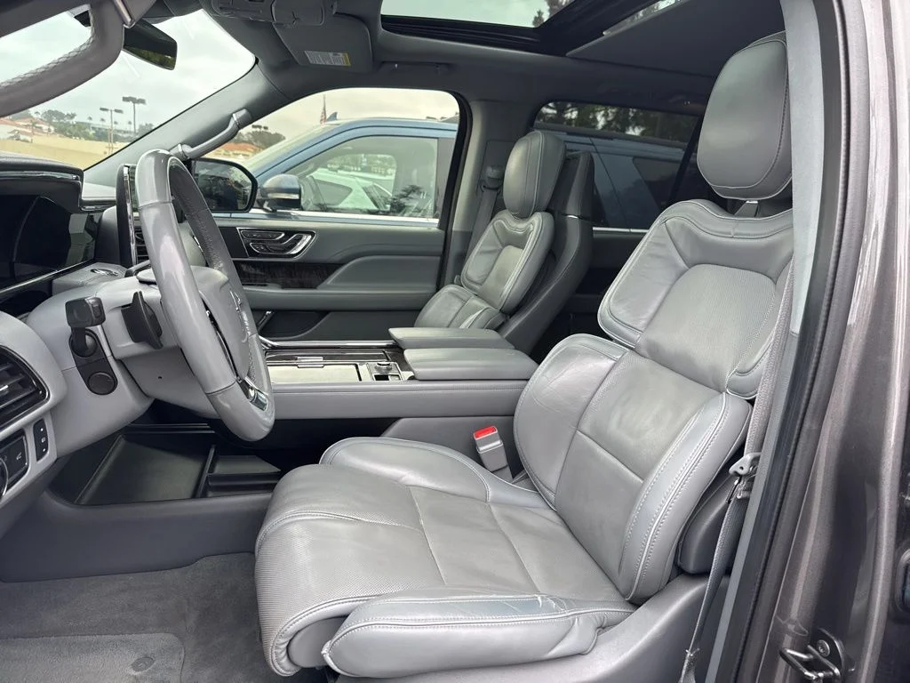 Used 2018 Gray Lincoln Reserve image 7