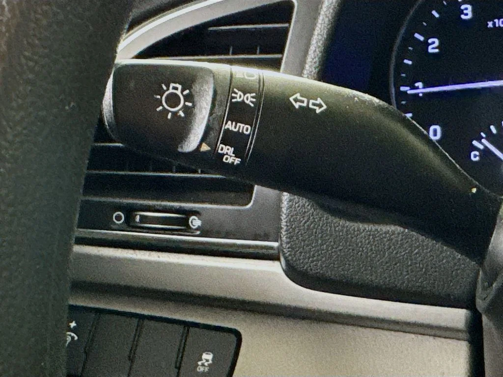 Used 2017 Gray Hyundai SE image 12