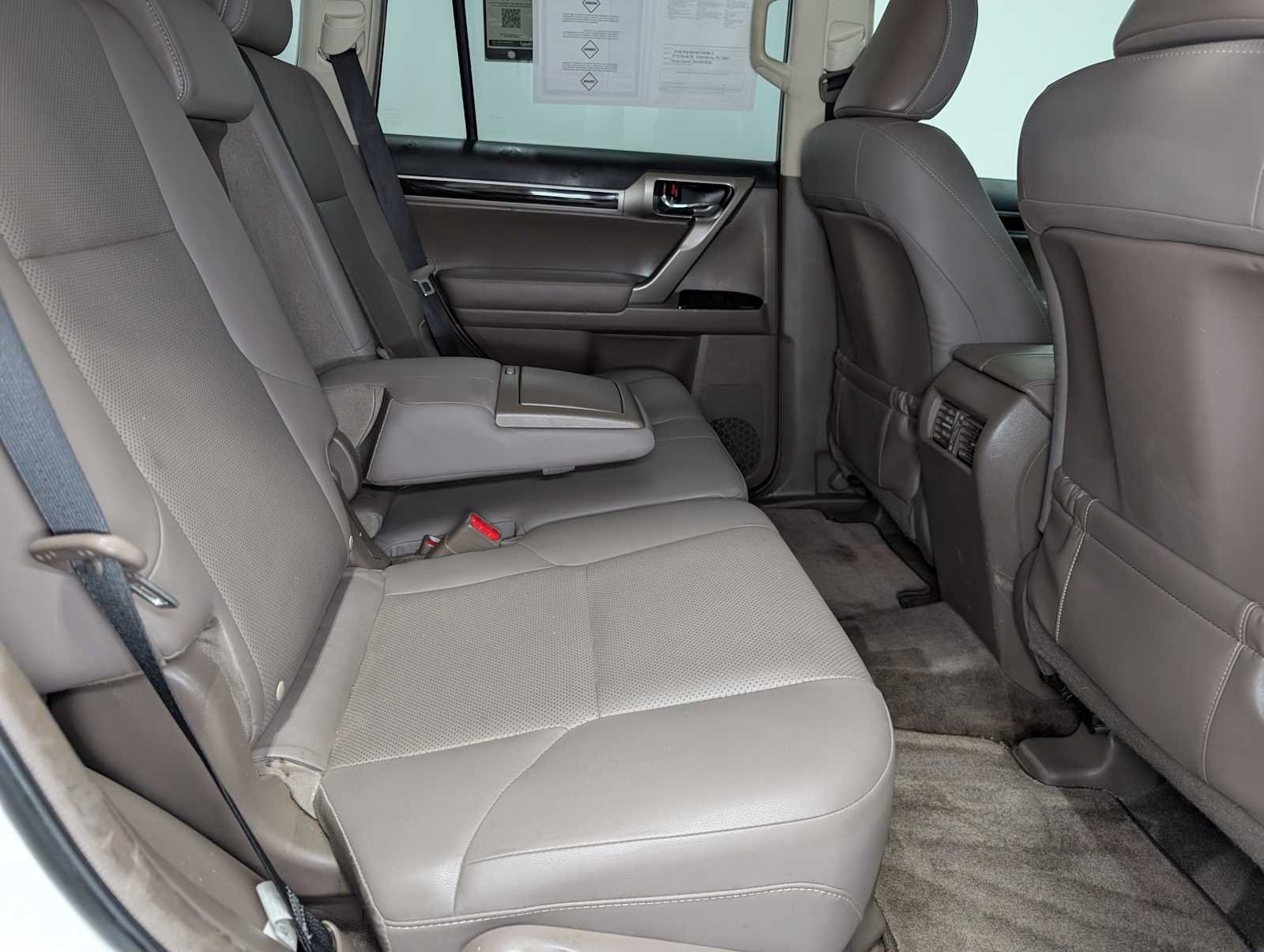 Used 2018 Starfire Pearl Lexus  image 44