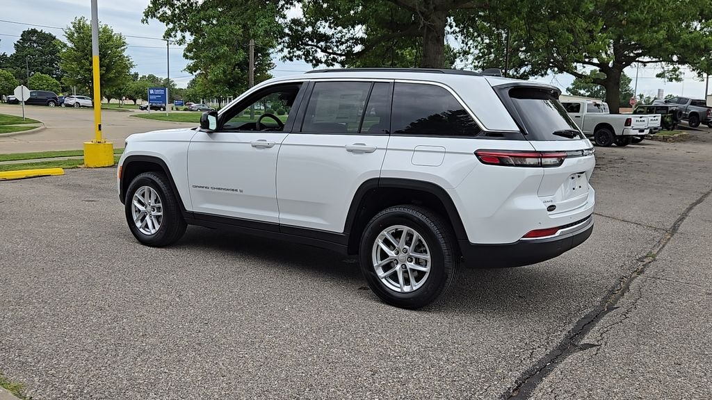 New 2026 Bright White Clear-Coat Exterior Paint Jeep Laredo X image 33