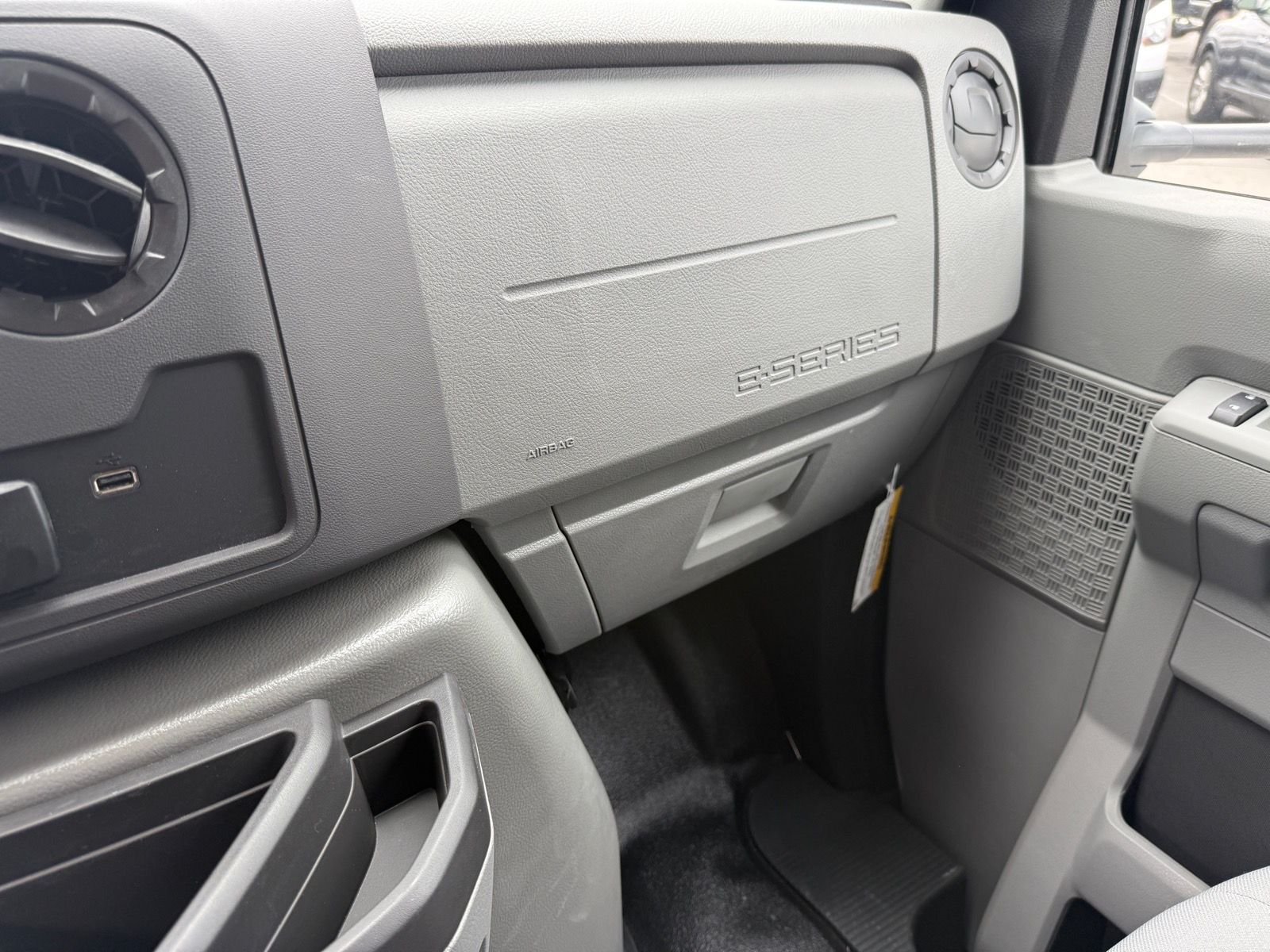 2026 Ford E-Series Cutaway Base - Photo 15