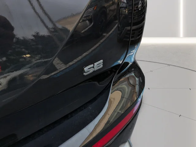 Used 2025 Black Mitsubishi SE image 9