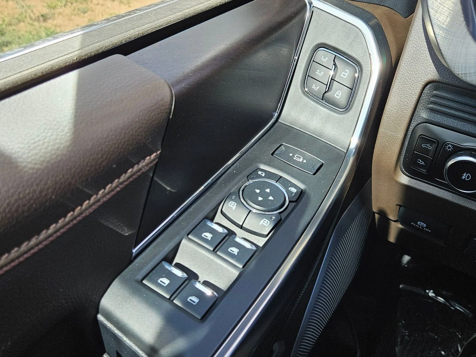 New 2026 Agate Black Metallic Ford F-350® King Ranch® image 14